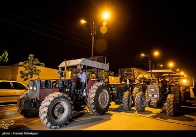 اکران فیلم خروج به کارگردانی ابراهیم حاتمی‌کیا برای کشاورزان تراکتورسوار شهرستان ورامین