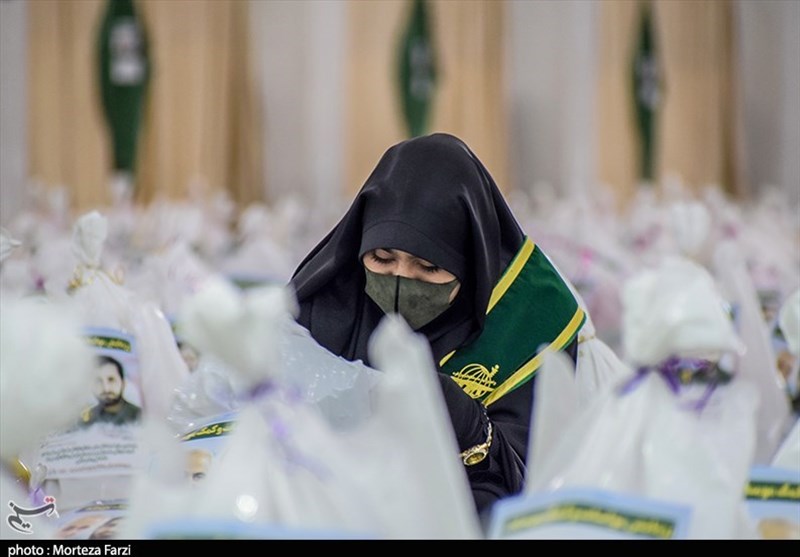 بسته‌های فرهنگی شهدا به همراه ارزاق در اصفهان توزیع شد