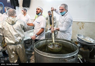 طبخ و توزیع 2000 وعده غذای گرم میان نیازمندان توسط جمعی از ورزشکاران - واوان اسلامشهر