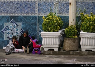 با شیوع ویروس کرونا و عدم حضور زائران و مجاوران در ایام لیالی قدر در بارگاه مطهر رضوی ،شاهد خلوتی بی سابقه خیابان ها و اطراف حرم علی ابن موسی الرضا(ع) هستیم