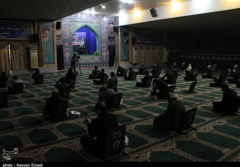 شب بیست و یکم ماه مبارک رمضان در مصلی جمعه بوشهر به‌روایت تصاویر