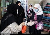 ضدعفونی دست دانش آموزان توسط خدمه دبستان دخترانه سیدان