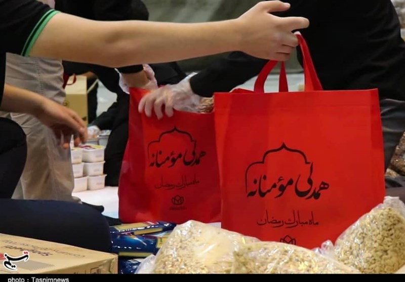 وقتی مهربانی  محدود به زمان نمی‌شود؛ توزیع 2000 قرص نان در ماه رمضان در شهر وزوان