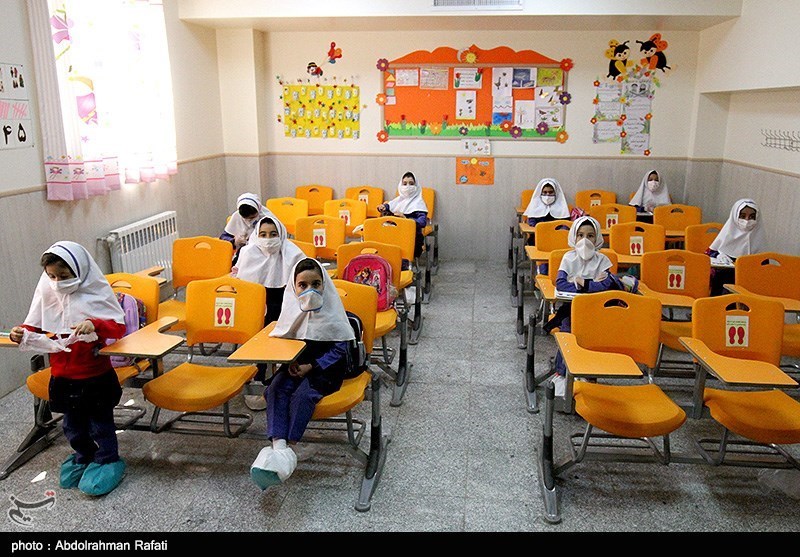 گزارش| خبری از اجرای دستورالعمل ‌وزارت بهداشت در مدارس نیست‌