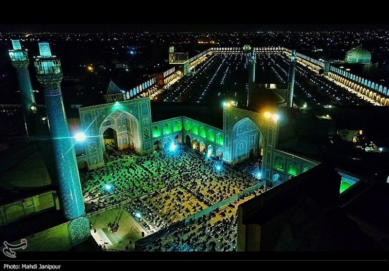 مراسم احیای شب بیست و سوم ماه رمضان در مسجد امام (ره) اصفهان به روایت تصاویر