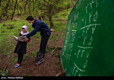 مبین شریفی به سوالی که المیرا در رابطه با درس ریاضی برایش پیش آمده پاسخ میدهد