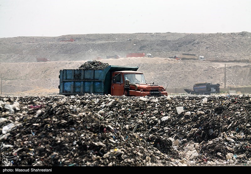 دفن غیر‌اصولی زباله در بجنورد/ روزگار سخت‌اهالی ‌شهرک گلستان٬ علی آباد و باغچق ‌با بوی نامطبوع زباله‌ها + فیلم