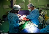 امیدآفرینی پزشک کرمانشاهی به بیماران قلبی/ پروفسور ‌سبزی‌ با ‌روشی نوین‌ دریچه میترال قلب را جراحی می‌کند‌+ فیلم