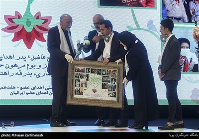 تقدیر از پدر اهدای عضو ایران در همایش روز ملی اهدای عضو