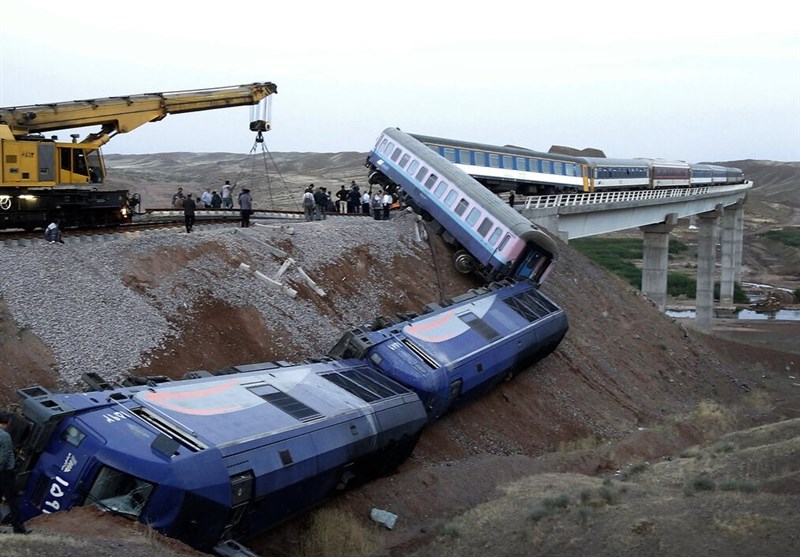 Train Derailment Injures 5 in Iran