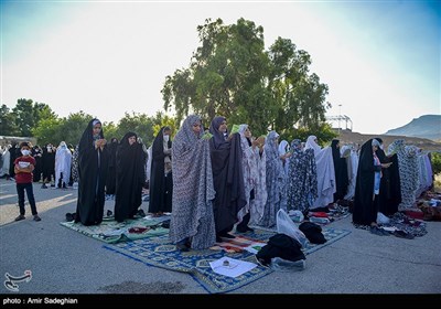 اقامه نماز عید فطر در نی ریز شیراز