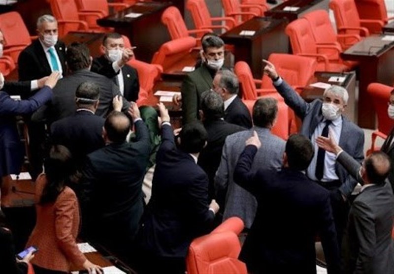 گزارش| تلاش آکپارتی برای پیشگیری از ورود مخالفین جدید به پارلمان