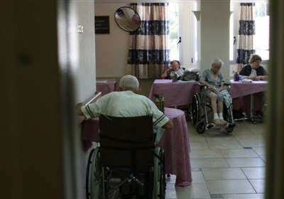  نیمی از آمار مرگ‌و‌میر کرونا در انگلیس مربوط به ساکنان خانه‌های سالمندان است 
