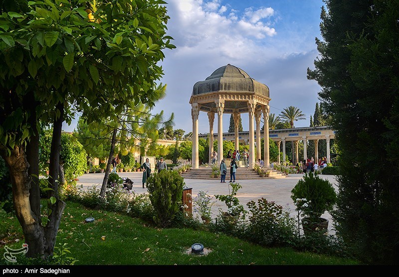 برنامه تلویزیونی شادیانه از حافظیه شیراز روی آنتن صدا و سیما می‌رود