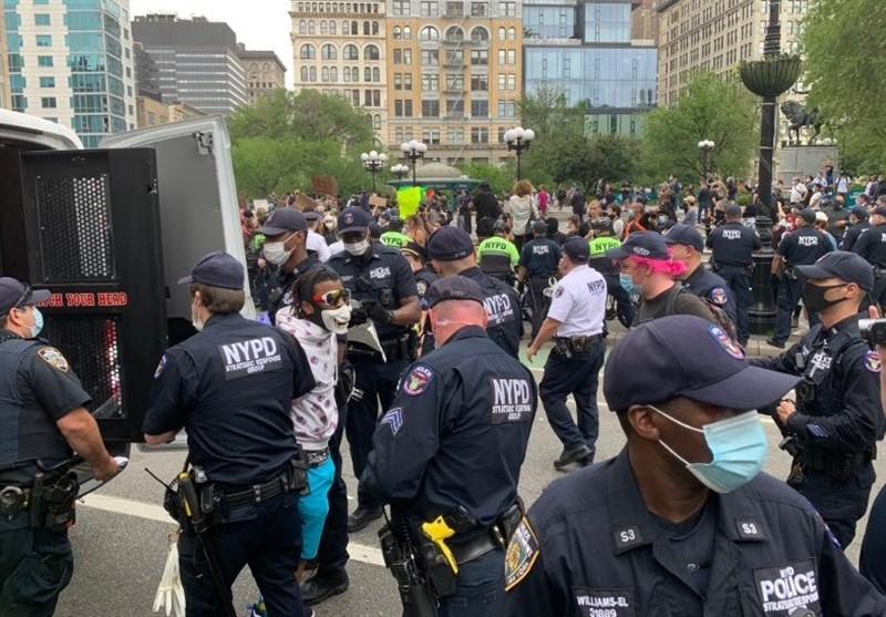 Over 40 Arrested in NYC as Nationwide Protests over Black Man&apos;s Death Becomes Violent (+Video)