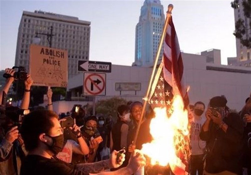 Demonstrators Burn US Flag in LA to Protest Death of Black Man by Police (+Video)