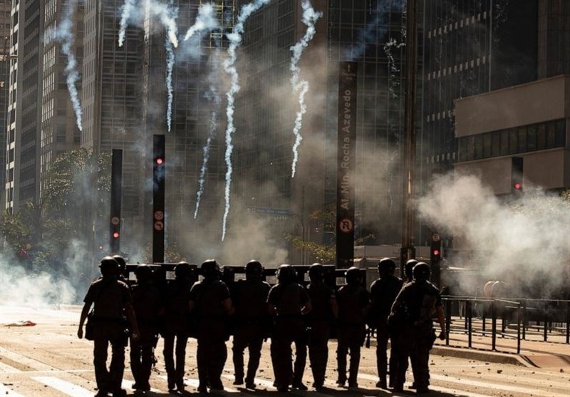 تشدید تنش‌های سیاسی و خیابانی در برزیل در بحبوحه کرونا+فیلم