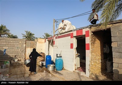 این روزها باتوجه به بیماری خطرناک کرونا و توصیه های لازم بهداشتی، آب باتانکر دربین اهالی محترم روستا توزیع میشود وجوابگوی ساکنین نیست و باعث نارضایتی اهالی روستا شده است.