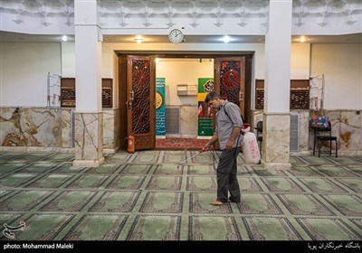 ضدعفونی مسجد سازمان حج و زیارت ایران قبل از شروع مراسم 