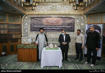 رونمایی از ماکت قبرستان بقیع با حضور حجت الاسلام سید عبدالفتاح نواب نماینده ولی فقیه در امور حج و زیارت و علیرضا رشیدیان، رییس سازمان حج و زیارت ایران