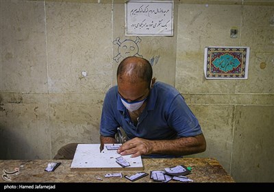 کارگاه خراطی و رعایت پروتکل های بهداشتی در ندامتگاه تهران بزرگ در روزهای کرونایی