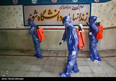 ضد عفونی راهروهای ندامتگاه تهران بزرگ در روزهایی کرونایی برای جلوگیری از شیوع کویید19