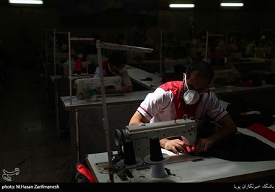 رعایت نکات بهداشتی در روهای کرونایی در کارگاه تولید ماسک - ندامتگاه تهران بزرگ