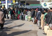 کاهش قیمت بنزین در پاکستان افزایش تقاضا و کمبود سوخت را به همراه آورد