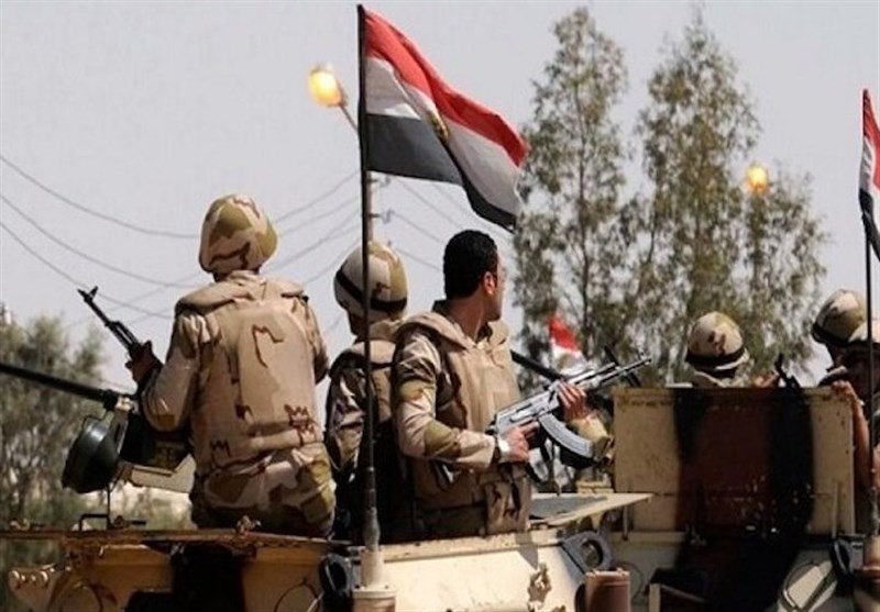 کشته‌ شدن 7 نظامی مصری بر اثر انفجار در سینا