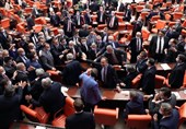 گزارش|اخراج 3 نماینده و تنش در پارلمان ترکیه