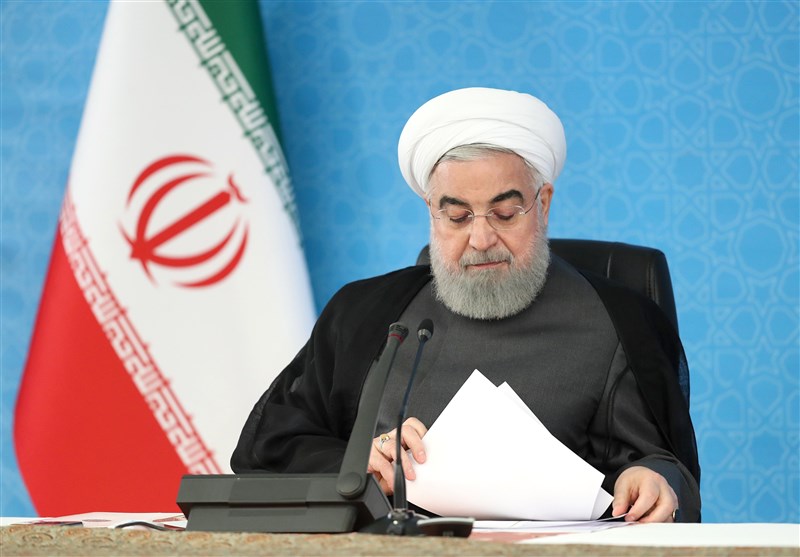 نامه سرگشاه اساتید و کارکنان دانشگاه آزاد به روحانی: دولت مطالبات 2 هزار میلیاردی دانشگاه آزاد را پرداخت کند