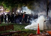 هشدار کارشناسان سلامت: شلیک &quot;گاز اشک‌آور&quot; به معترضان آمریکایی باعث افزایش تعداد مبتلایان به کرونا
