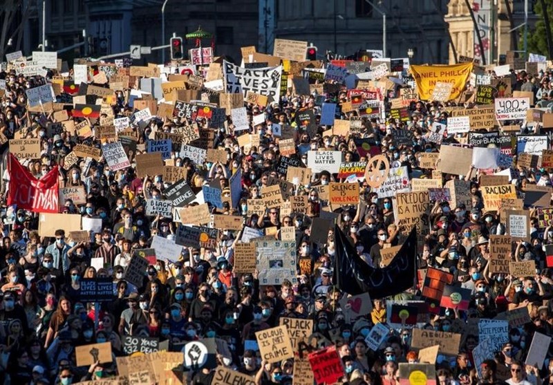 Thousands Demonstrate in Front of US Consulate in Hamburg against Racism (+Video)