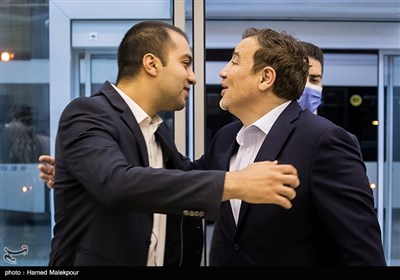 دیدار مجید طاهری پزشک ایرانی با فرزندش در VIP فرودگاه امام خمینی(ره) پس از آزادی از زندان آمریکا