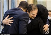 دیدار مجید طاهری پزشک ایرانی با فرزندانش در VIP فرودگاه امام خمینی(ره) پس از آزادی از زندان آمریکا