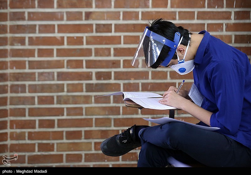 حضور دانش‌آموزان با ماسک و دستکش در امتحانات نهایی+ تصاویر