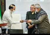 تقدیر از نویسندگان یادداشت‌های برتر کنفرانس بین‌المللی آوردگاه کرونا توسط سردار محمدرضا نقدی معاون هماهنگ‌کننده سپاه