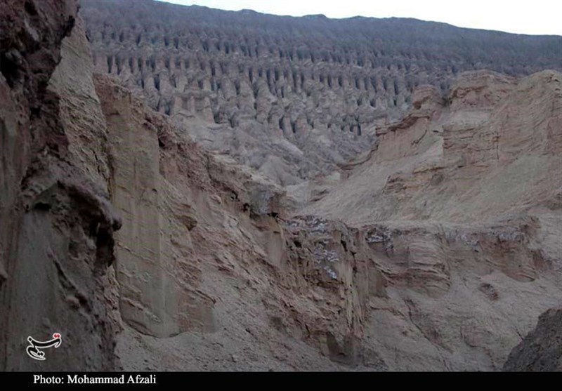کوه‌های اره‌ای &quot;جهر&quot; جلوه‌ای از شگفتی‌های بی‌نظیر کویر لوت در استان کرمان به روایت تصویر