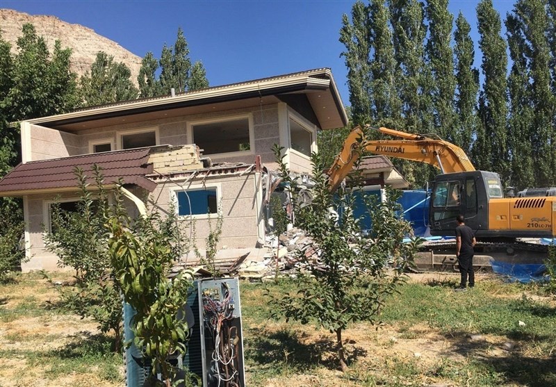 گزارش ویدئویی| تخریب ‌بناهای غیرمجاز در منطقه بکر و خوش آب و هوای جاجرود / ‌متجاوزان به اراضی ملی نقره داغ شدند