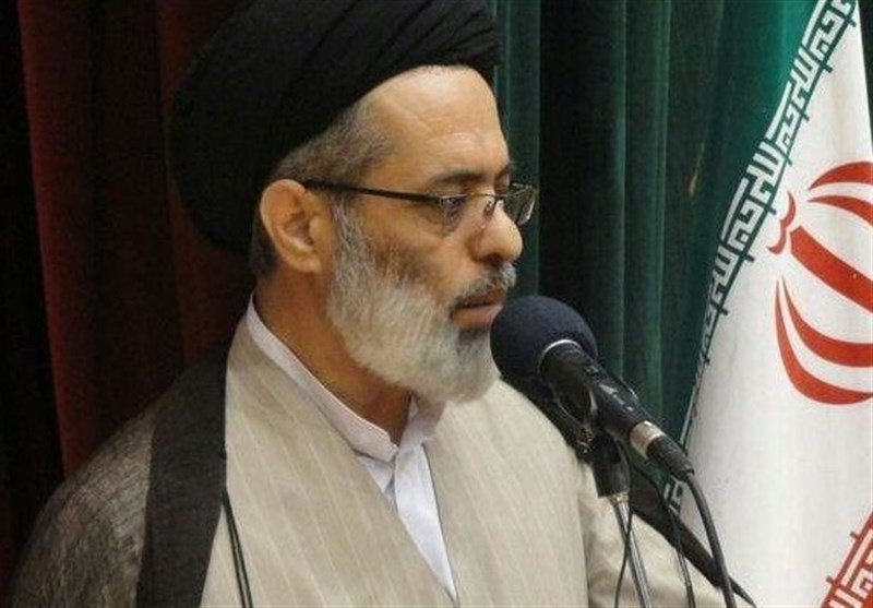 امام جمعه قیدار: هدف دشمن نابود کردن بنیان خانواده ایرانی است