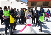 جشنواره آدم برفی‌های خوشحال با حضور خانواده ها و شهروندان تهرانی در ایستگاه 7 توچال
