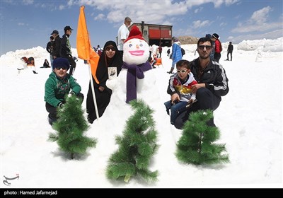 جشنواره آدم برفی‌های خوشحال با حضور خانواده ها و شهروندان تهرانی در ایستگاه 7 توچال