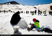 جشنواره آدم برفی‌های خوشحال با حضور خانواده ها و شهروندان تهرانی در ایستگاه 7 توچال