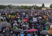 Thousands March in Silence through Rainy Streets of Seattle (+Video)