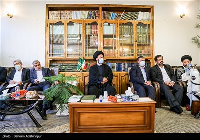 در دیدار وزیر راه با نماینده ولی فقیه در استان، 6 نماینده از 7 نماینده استان اردبیل حضور داشتند 