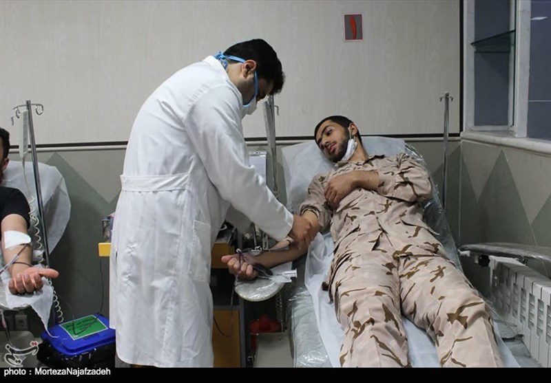 مرحله چهارم رزمایش کمک مومنانه با اهدای خون داوطلبانه پاسداران در کاشان برگزار شد+تصاویر