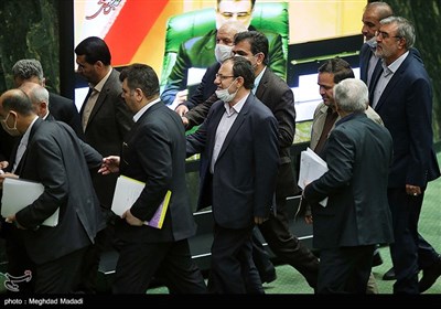  اعتراض تعدادی از نمایندگان به سخنان محسن حاجی میرزایی وزیر آموزش و پرورش در جلسه علنی مجلس شورای اسلامی