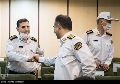 سلام کرونایی حاضرین در مراسم تودیع و معارفه رئیس پلیس راهور تهران بزرگ