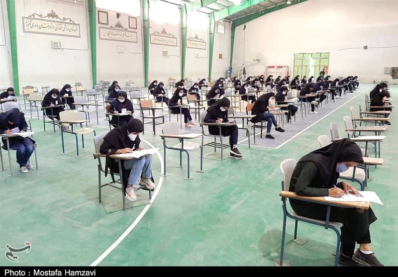 گزارش تصویری تسنیم از رعایت اصول بهداشتی در برگزاری امتحانات نهایی استان هرمزگان