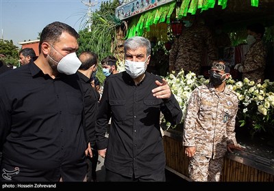 سردار حمید اصلانی معاون اجرایی مجلس شورای اسلامی و سید محمود هاشمی فرمانده یگان ویژه فاتحین در مراسم تشییع پیکر فرمانده شهید جواد اللهکرم